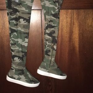 Cape Robbin Camo sneaker Boots sz7